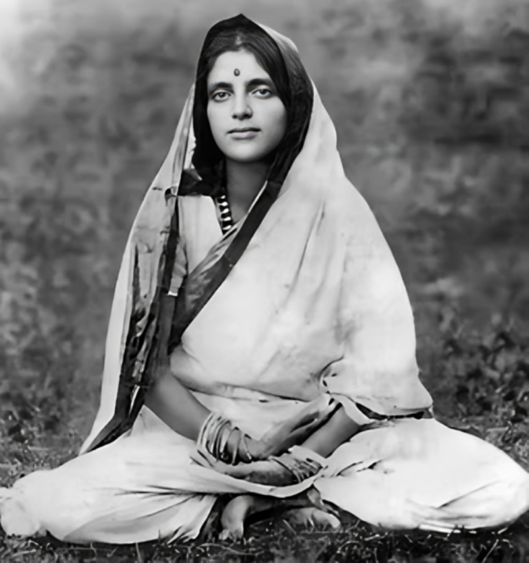 মা আনন্দময়ী